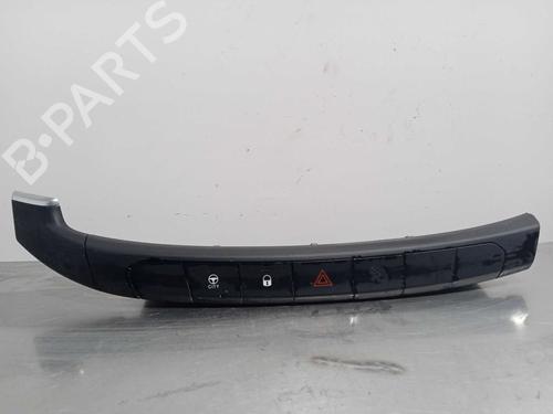 warning-switch-fiat-tipo-hatchback-356_-357_-07356457680-2016-14349619 main image