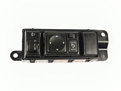 Used Headlight adjuster motor Headlight adjuster motor NISSAN JUKE (F15) 1.2 DIG-T (115 hp) 34138127 34138127