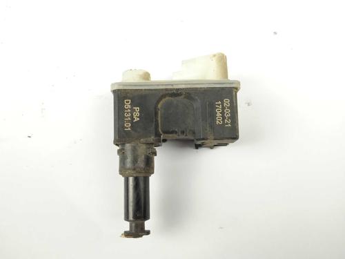 Used Fuel door actuator Fuel door actuator PEUGEOT 5008 II (MC_, MJ_, MR_, M4_) 1.2 THP (MRHNYH, MRHNYW, MRHNSJ, MRHNSU, MRHNSM) (131 hp) 15766165 15766165