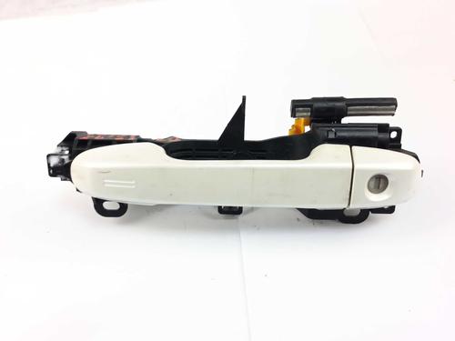 front-left-exterior-door-handle-toyota-c-hr-_x1_-2016-32001340 main image