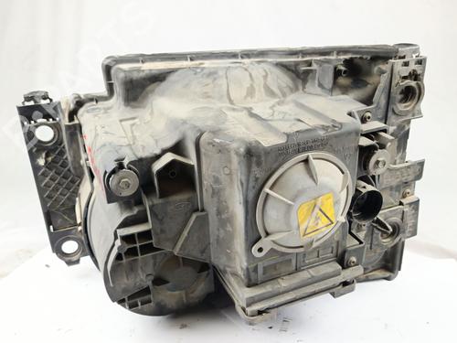 Right headlight LAND ROVER DISCOVERY III (L319) 2.7 TD 4x4 | BP29403437C29 