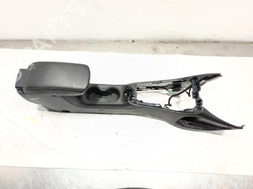 Used Armrest / Center console JEEP COMPASS (MP, M6, MV, M7) 1.4 MultiAir (140 hp) 30794515
