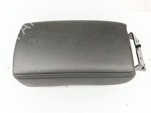 Apoyobrazos central RENAULT KADJAR (HA_, HL_) 1.5 BLUE dCi 115 (HLA6) (116 hp) 31317216