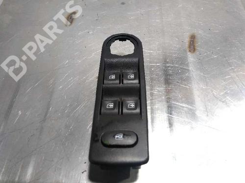 Used Left front window switch Left front window switch RENAULT CAPTUR I (J5_, H5_) [2013-2026] 10752116 10752116