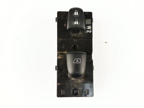 Used Left front window switch NISSAN JUKE (F16_) 1.0 (114 hp) 30770437