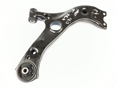 Used Right front suspension arm Right front suspension arm TOYOTA C-HR (_X1_) 1.8 Hybrid (ZYX10_, ZYX11_) (98 hp) 33977712 33977712