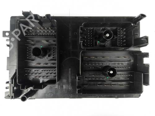 Used Fuse box Fuse box 12999556 12999556