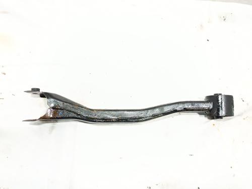 right-rear-suspension-arm-mitsubishi-pajero-iii-v7_w-v6_w-1999-2000-2001-2002-2003-2004-2005-2006-2007-31799758 main image