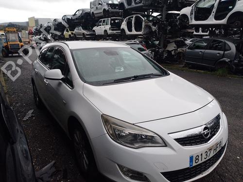 Left headlight OPEL ASTRA J Sports Tourer (P10) 1.7 CDTI (35) | BP32138314C28 