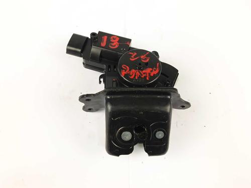 tailgate-lock-toyota-c-hr-_x1_-2016-32001338 main image