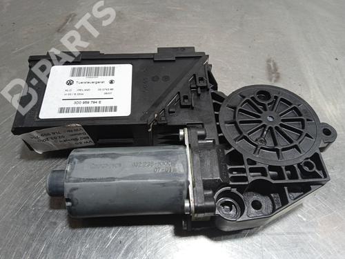 Used Right rear window motor VW TOUAREG (7LA, 7L6, 7L7) 2.5 R5 TDI (163 hp) 10179169