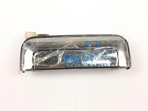 Poignée extérieure avant droite MITSUBISHI PAJERO SPORT I (K7_, K9_) 2.5 TD (K94W, K74T) (115 hp) 31882894