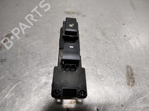 Used Right front window switch Right front window switch HYUNDAI TUCSON (TL, TLE) 1.7 CRDi (116 hp) 9983411 9983411