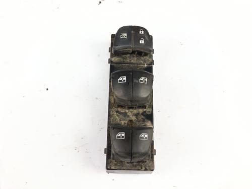 Used Left front window switch NISSAN QASHQAI II (J11, J11_) 1.3 DIG-T (140 hp) 31177877