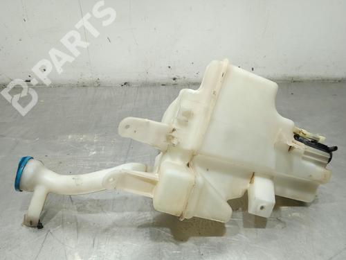 Used Windscreen washer tank Windscreen washer tank SUZUKI GRAND VITARA II (JT, TE, TD) 1.9 DDiS (JB419WD, JB419XD) (129 hp) 11146792 11146792