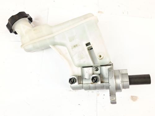 Used Brake master cylinder KIA SPORTAGE III (SL) 1.7 CRDi (116 hp) 27360939
