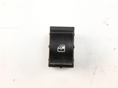 right-front-window-switch-fiat-500l-351_-352_-2012-32760616 main image