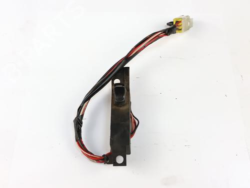 Used Right front window switch Right front window switch NISSAN TERRANO II (R20) 2.7 TD 4WD (101 hp) 33469751 33469751