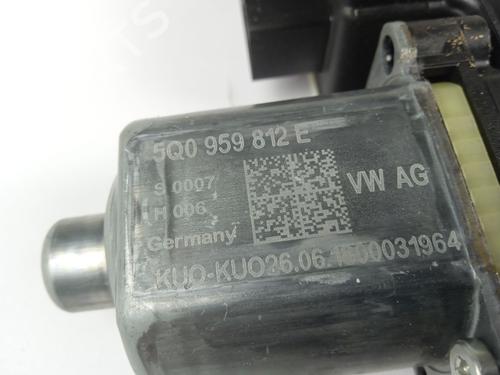 Rudehejsemotor bagstkærm højre SEAT LEON ST (5F8) 1.4 TSI | BP13058334E22 