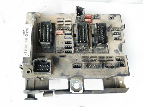 Used Fuse box Fuse box 28599884 28599884
