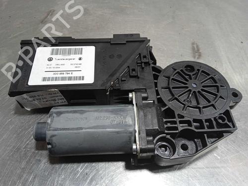 Used Right rear window motor Right rear window motor VW TOUAREG (7LA, 7L6, 7L7) [2002-2013] 10179169 10179169