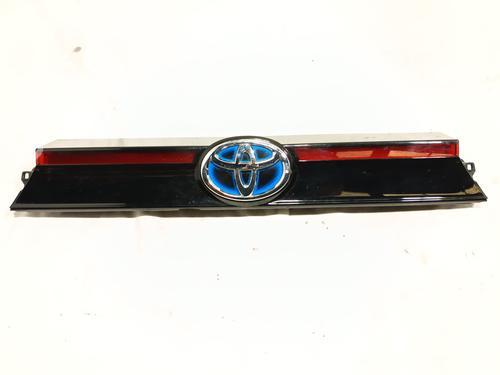 Used Rear center light TOYOTA YARIS CROSS (MXP_) 1.5 Hybrid (MXPJ10) (116 hp) 27526935