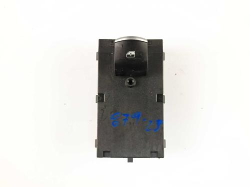 right-front-window-switch-alfa-romeo-giulia-952_-2015-31638963 main image