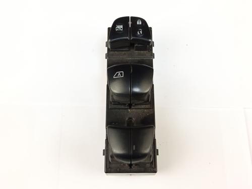 Used Left front window switch Left front window switch NISSAN JUKE (F15) 1.2 DIG-T (115 hp) 34138124 34138124