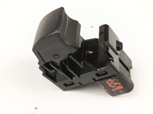 Interrupteur de vitre avant droite MITSUBISHI MIRAGE / SPACE STAR VI Hatchback (A0_A) 1.2 (A03A) (80 hp) 30263143