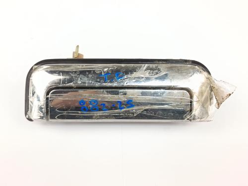 Poignée extérieure arrière droite MITSUBISHI PAJERO SPORT I (K7_, K9_) 2.5 TD (K94W, K74T) (115 hp) 31882895