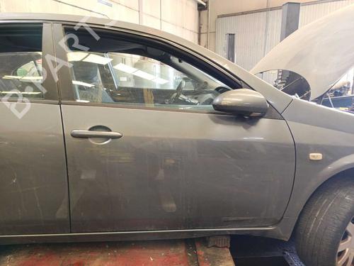 right-front-door-nissan-primera-hatchback-p12-2002-26519519 main image