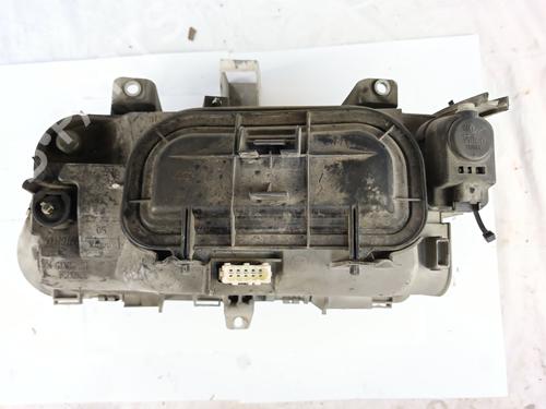 Right headlight FIAT SCUDO Bus (220_) | BP30777513C29