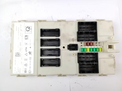 Caja reles / fusibles BMW X1 (F48) sDrive 20 i (192 hp) 29260648