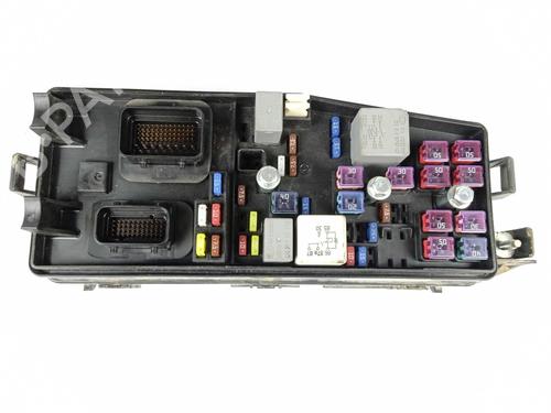 Used Fuse box Fuse box 10665360 10665360