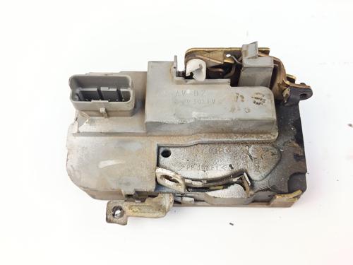 Højre fortil lås Højre fortil lås PEUGEOT 306 Hatchback (7A, 7C, N3, N5) 1.9 D (69 hp) 34461937 34461937