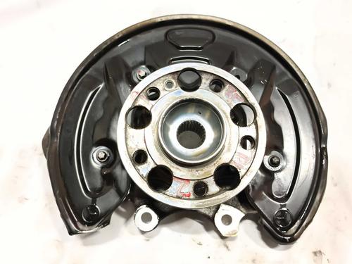 Used Left rear steering knuckle Left rear steering knuckle MERCEDES-BENZ C-CLASS (W205) C 220 BlueTEC / d (205.002, 205.004) (170 hp) 26299974 26299974