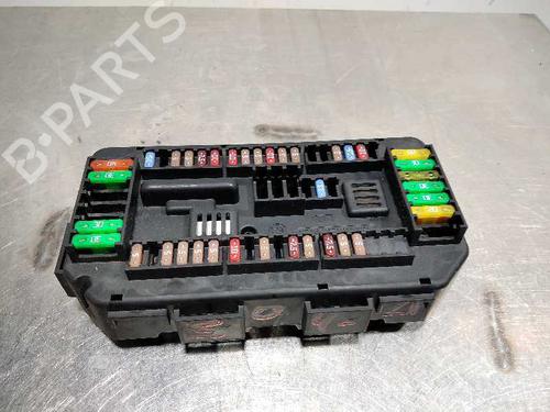 Used Fuse box Fuse box 10109744 10109744