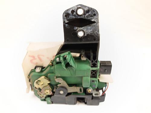 Front left lock VW PASSAT B5.5 (3B3) 1.6 | BP26221045C98 