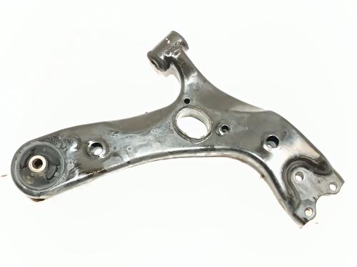 Right front suspension arm TOYOTA AURIS (_E15_) 1.4 D-4D (NDE150_, NDE150R) | BP28515079M13