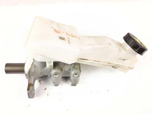 Used Brake master cylinder Brake master cylinder PEUGEOT 2008 II (UD_, US_, UY_, UJ_, UR_, UC_) 1.2 PureTech 130 (USHNS, URHNS) (130 hp) 28481523 28481523