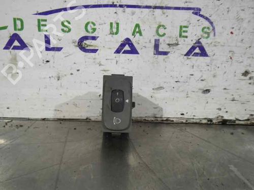 Used Headlight adjuster motor RENAULT LAGUNA II (BG0/1_) [2001-2007]  14351717