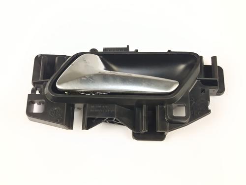 Venstre bagtil invendig håndtag Venstre bagtil invendig håndtag OPEL CORSA F (P2JO) 1.5 (68) (102 hp) 34287714 34287714