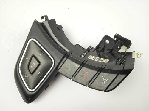 Used Steering wheel controls Steering wheel controls 15712765 15712765