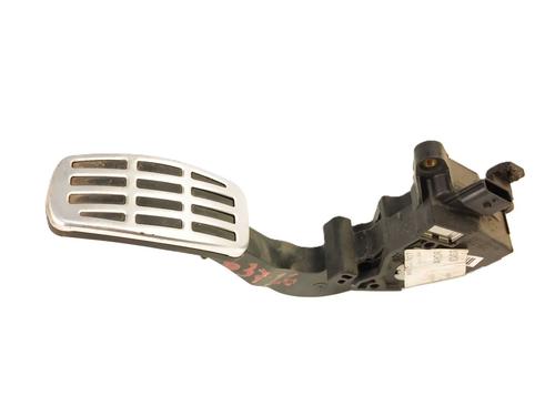 pedal-renault-megane-iv-hatchback-b9amn_-2015-40158745 main image