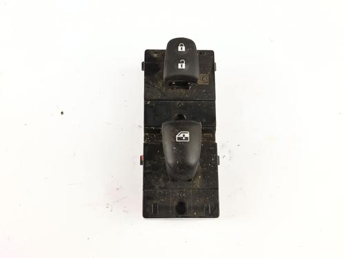Used Right front window switch NISSAN QASHQAI II (J11, J11_) 1.3 DIG-T (140 hp) 31177876