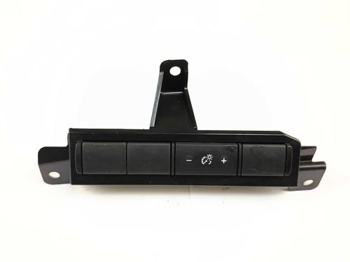 switch-nissan-juke-f16_-2019-34138106 main image