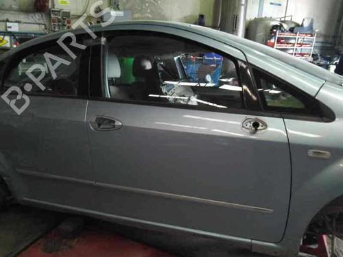 right-front-door-fiat-linea-323_-110_-montada-en-vehiculo-2006-10196678 main image