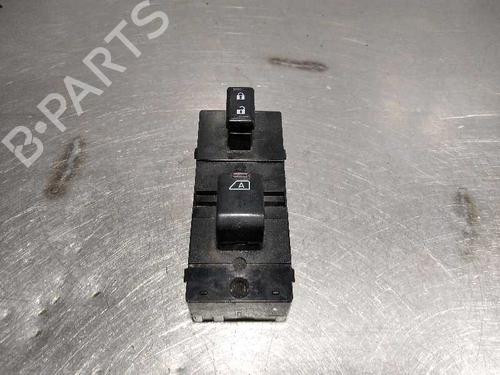 Used Right front window switch Right front window switch INFINITI QX70 30d AWD (238 hp) 10093733 10093733