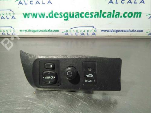 Used Switch Switch TOYOTA RAV 4 II (_A2_) 2.0 D 4WD (CLA20_, CLA21_, CLA20R, CLA21R) (116 hp) 11722850 11722850