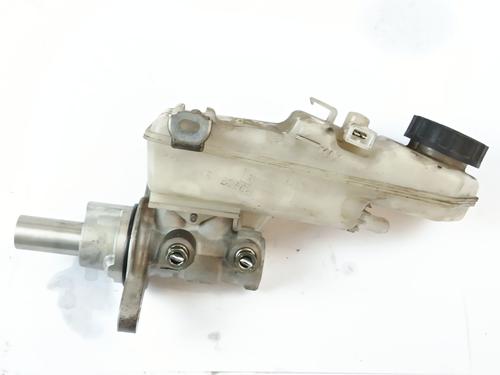 Used Brake master cylinder TOYOTA AURIS (_E15_) 1.4 D-4D (NDE150_, NDE150R) (90 hp) 28515118